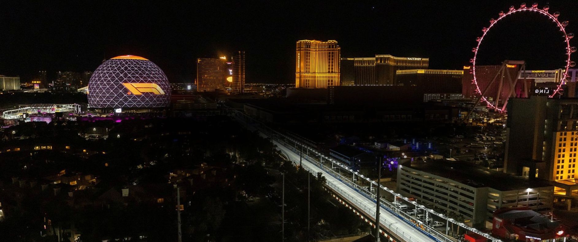 Näkymä Las Vegas Stripille hotellin läheisyydestä